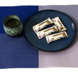 Bi-color fabric placemat setup